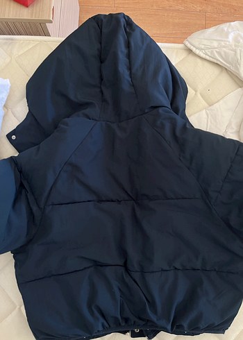 m Beden pull&bear kapüşonlu kısa şişme mont