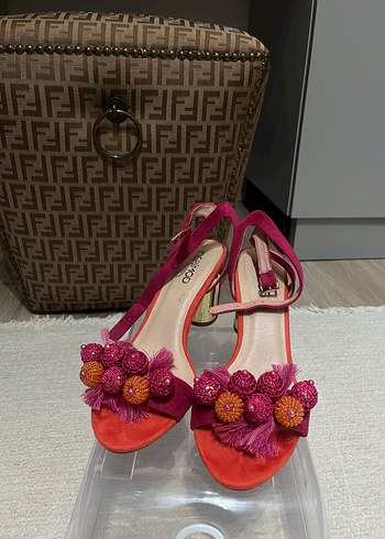 Pembe Boncuklu Yüksek Topuklu Kadın Ayakkabı
