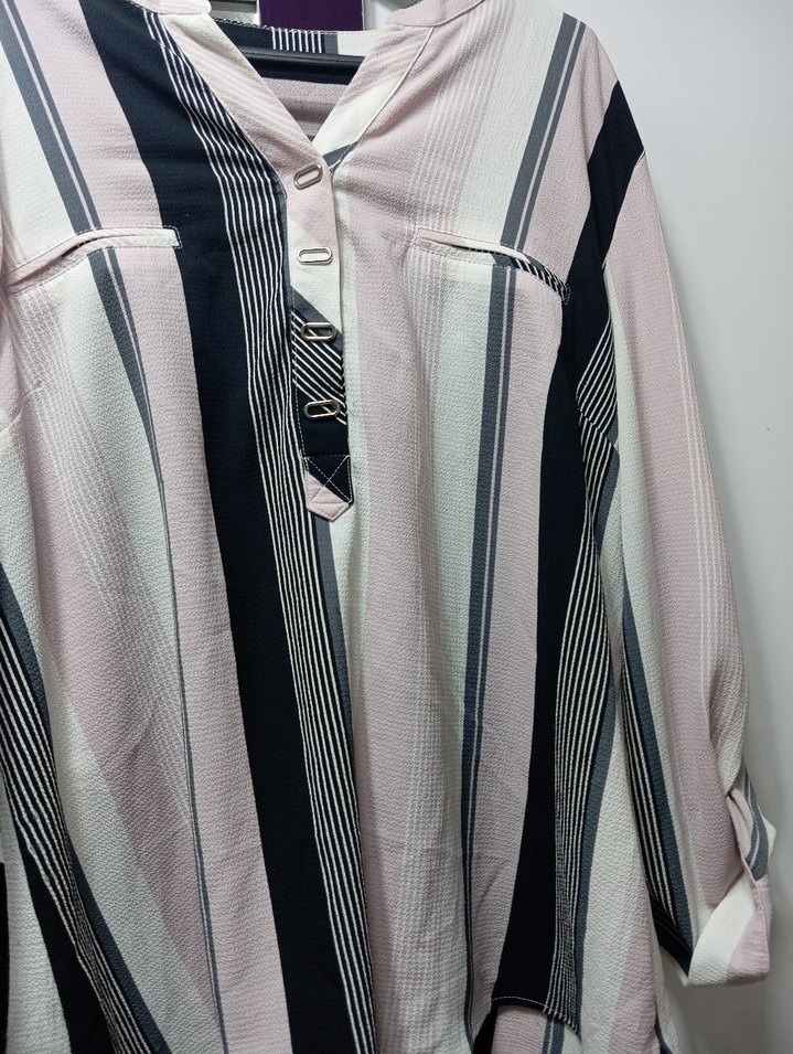 Düğmeli V Yaka Uzun Kollu Çizgili Gömlek - Görsel 2