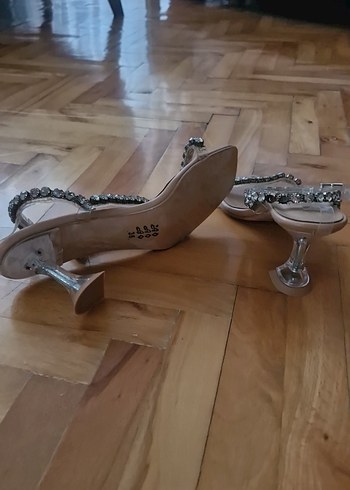 36 Beden Bej Yılan Desenli Taşlı Stiletto