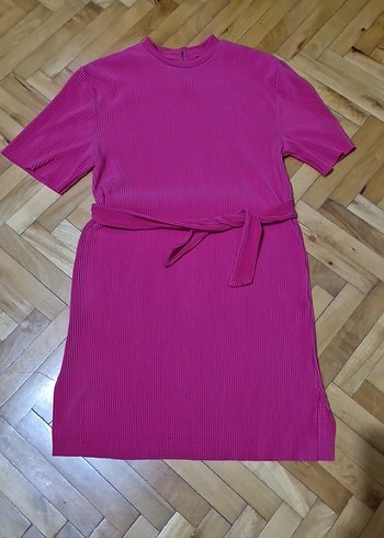 Pembe Bisiklet Yaka Kısa Kollu Piliseli elbise