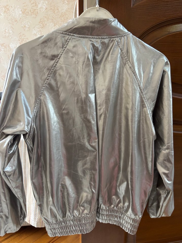 Gri Parlak Metalik Fermuarlı Kadın Ceket - Görsel 3