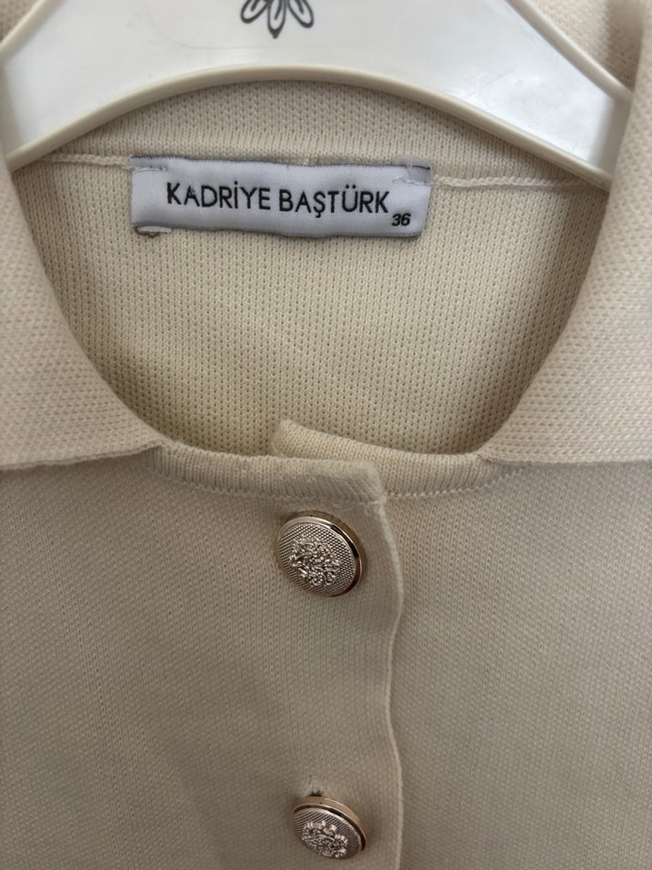 Bej Mini Düğmeli Kadın Hırka - Görsel 3