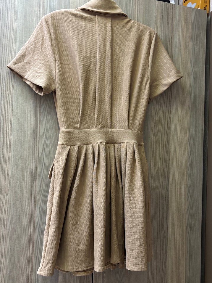 Kahverengi düğmeli kısa elbise - Görsel 3