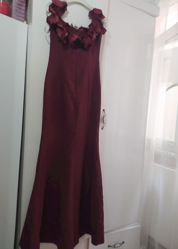 Bordo Uzun Drapeli Straplez Abiye Elbise - Görsel 5