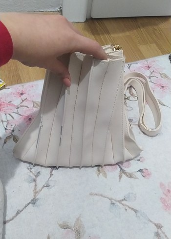 Beyaz Pileli Kadın Çanta - Görsel 4