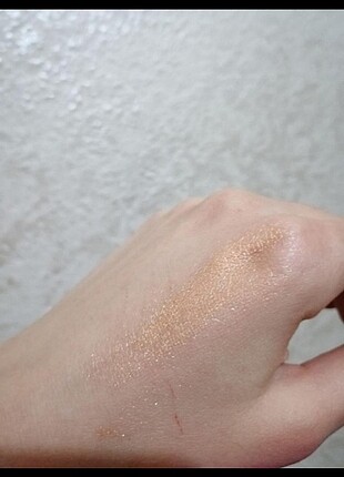  Beden Loreal Paris Krem aydınlatıcı 