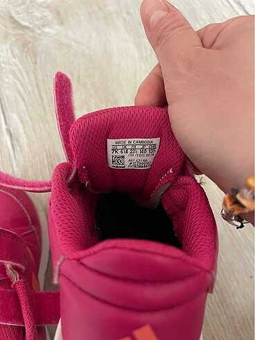 23 Beden Adidas Kız Çocuk Spor Ayakkabı