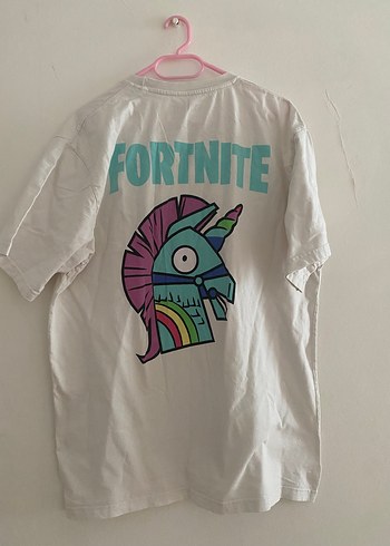 m Beden beyaz Renk Pull and Bear M beden kısa kollu Pamuklu Baskılı tshirt