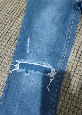 Mavi Yırtık Detaylı Kadın Kot Pantolon - Görsel 3