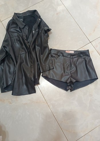 Düğmeli Siyah Deri Mini Şort - Görsel 2