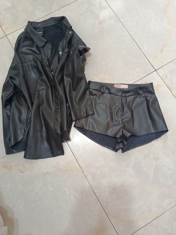Düğmeli Siyah Deri Mini Şort - Görsel 2