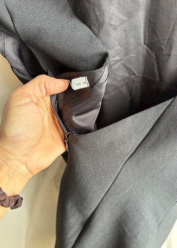 Drapeli Siyah Kısa Kollu Kalem Elbise - Görsel 3