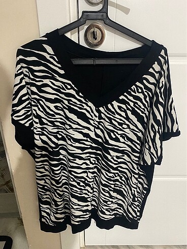 Zebra desenli bluz