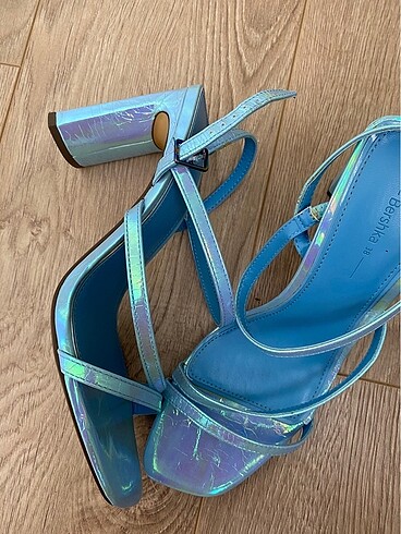 38 Beden mavi Renk Bershka bantlı topuklu sandalet