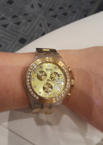 Swatch Altın Renkli Işıltılı Kadın Saati