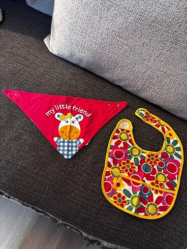 Kız bebek mama önlüğü