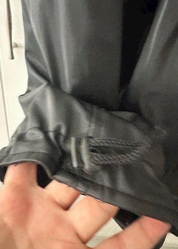 Siyah yağmurluk,Kapüşonlu, Fermuarlı - Görsel 4