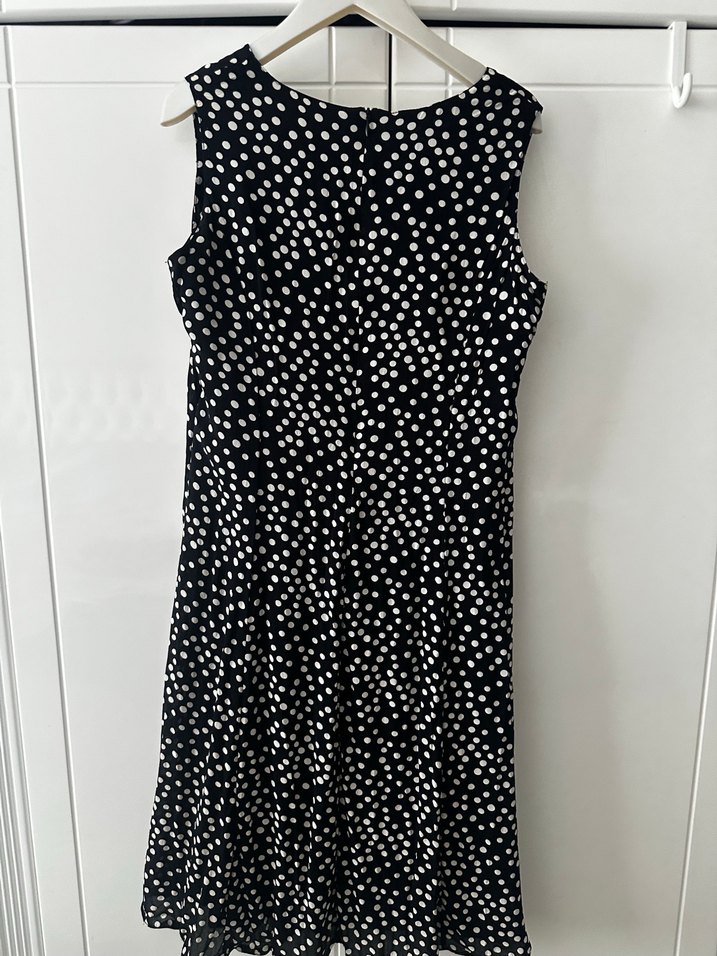 Siyah Puantiyeli V Yaka Uzun Elbise - Görsel 4