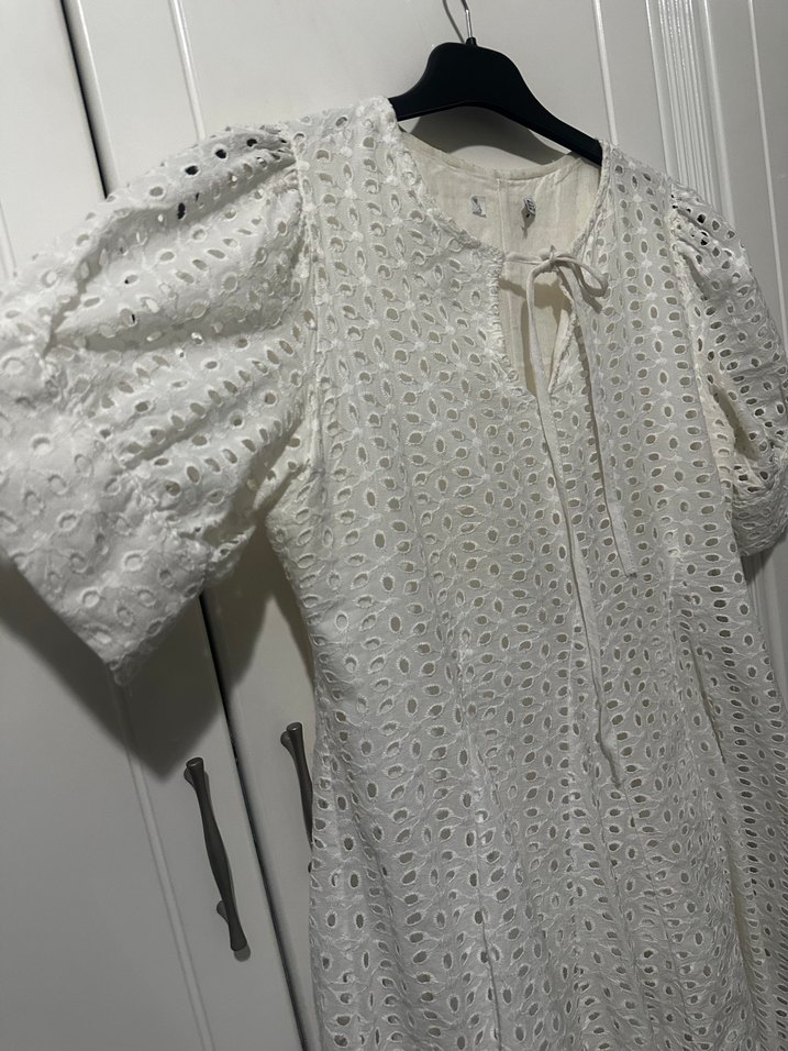 Cream Rounge Kısa balon Kollu Beyaz fisto Elbise - Görsel 2