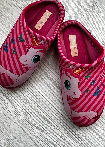 Kız Çocuk Pembe Unicorn Kaydırmaz Terlik - Görsel 3
