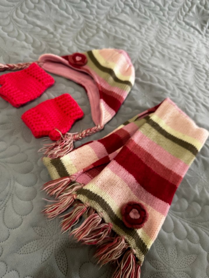 Tchibo marka Çocuk Renkli Örgü Bere, Atkı ve Eldiven Seti - Görsel 3