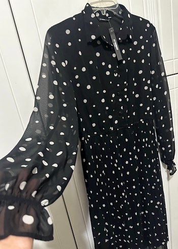 Uzun Kollu Puantiyeli Siyah Elbise - Görsel 3