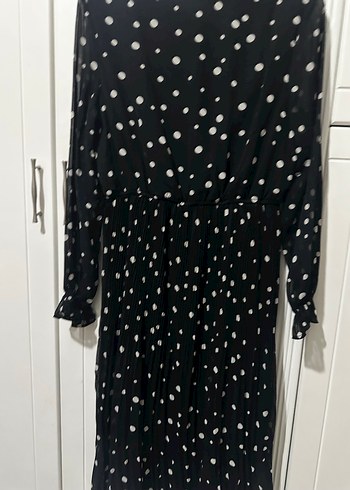 Uzun Kollu Puantiyeli Siyah Elbise - Görsel 2