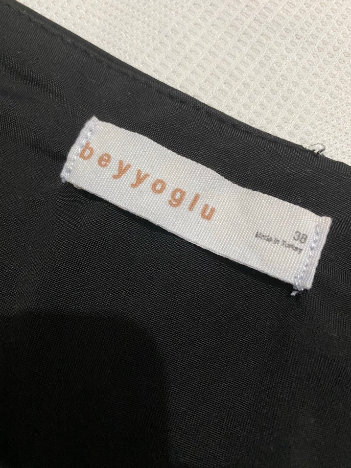 Siyah V Yakalı İnce Askılı Kadın Bluz - Görsel 3