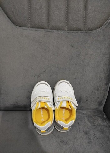 22 Beden beyaz Renk LCW erkek bebek ayakkabı 22 no
