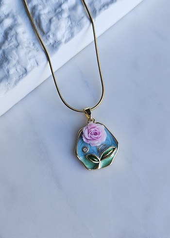 Pastel Pembe Çiçek Detaylı Midi Çelik Kolye