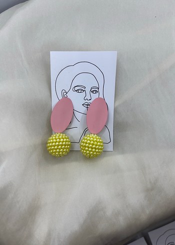 Pembe Oval ve Sarı Boncuklu Mini Küpe