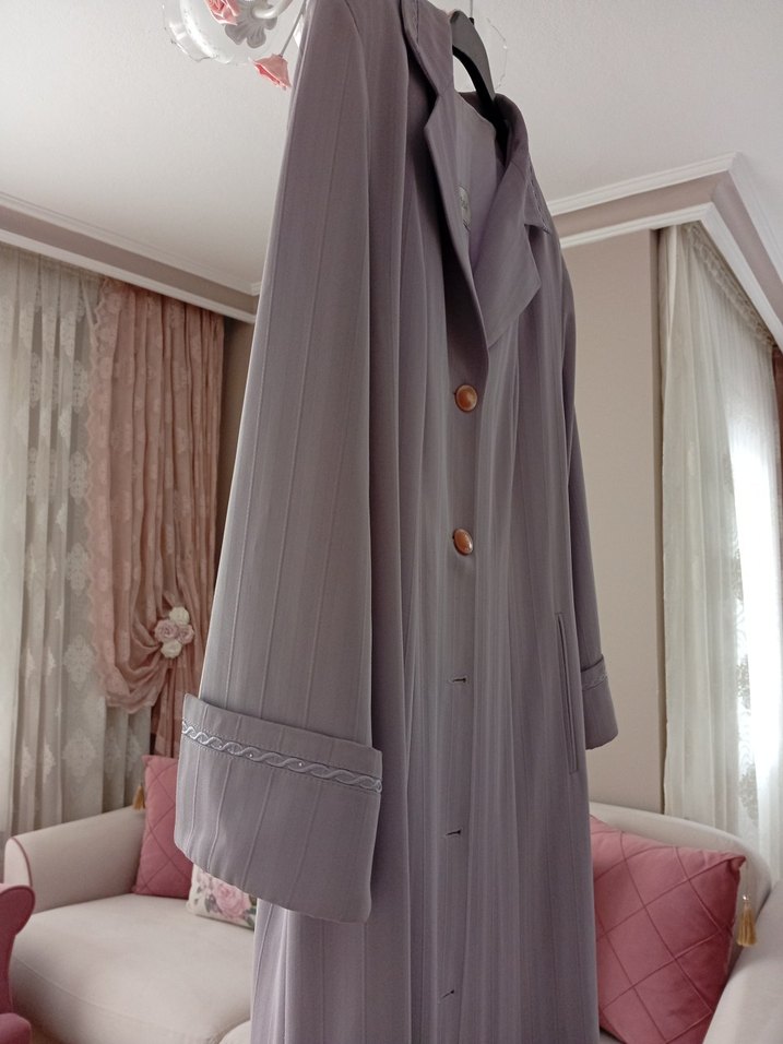Düğmeli Uzun Mor Kadın pardesü - Görsel 3