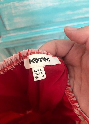 42 Beden Yaprak desenli kırmızı elbise