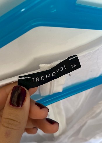 Beyaz V Yakalı  Kadın Gömlek - Görsel 2