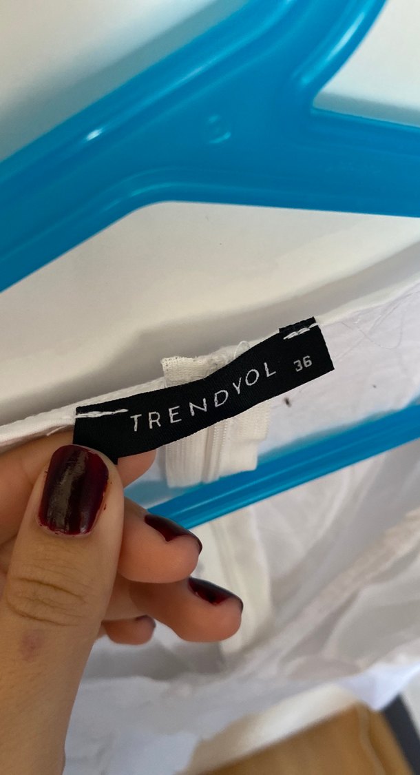 Beyaz V Yakalı  Kadın Gömlek - Görsel 2