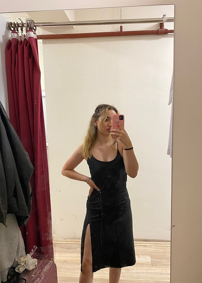 Siyah sırt dekolteli elbise - Görsel 2