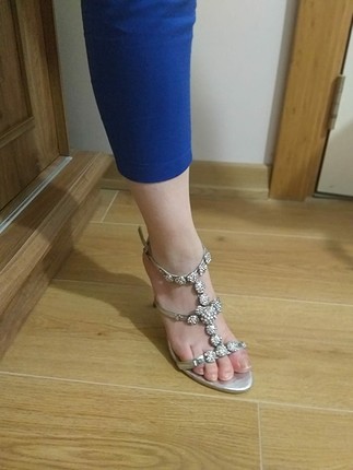 Taşlı gümüş renk