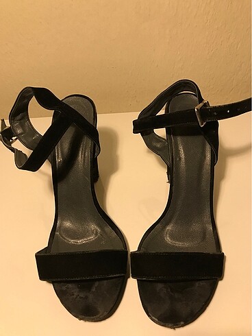 38 Beden Siyah Bantlı Topuklu Ayakkabı