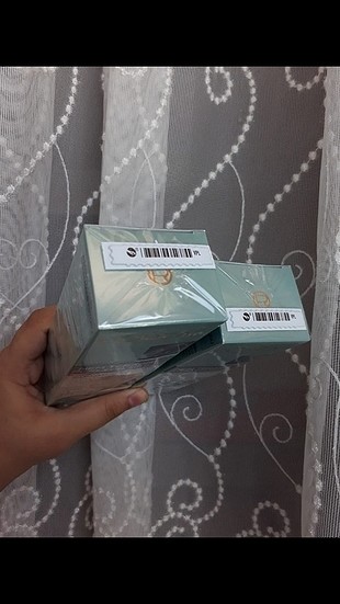 yeni etiketli. 70 mil ambalajlı hiç kullanılmadı. Normalden karm