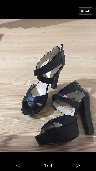 Siyah platform topuklu ayakkabı