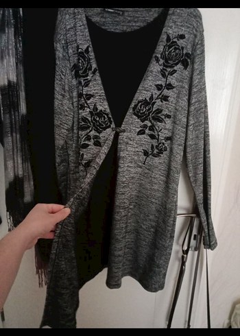 Gri Nakışlı V Yaka Uzun Triko Kazak - Görsel 5