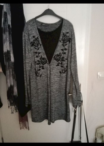 Gri Nakışlı V Yaka Uzun Triko Kazak - Görsel 2