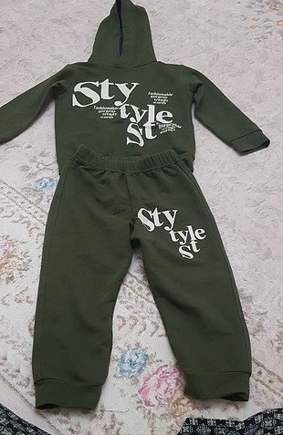 2 yas erkek cocuk eşofman takımı iyi durumda 