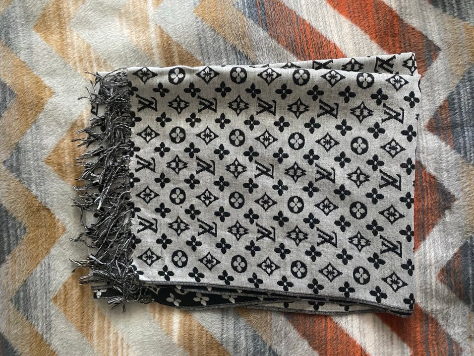 Püsküllü Siyah Kadın Şal - Görsel 2