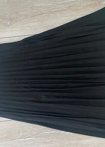 Siyah Pileli Etek - Görsel 2