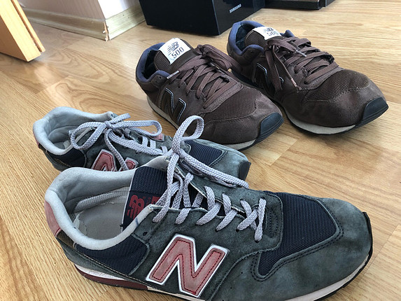 İki Çift New Balance Ayakkabı