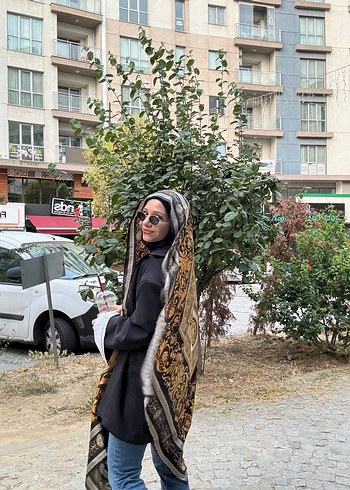 Siyah Dökümlü Kadın Şal desenli