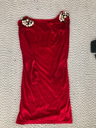 Kırmızı kadife elbise 