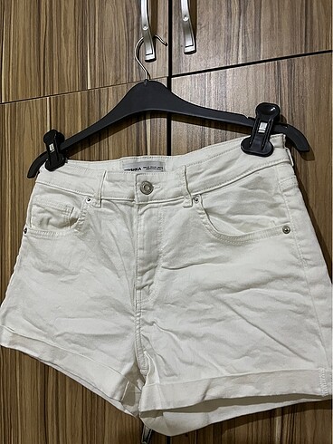 Bershka Beyaz şort